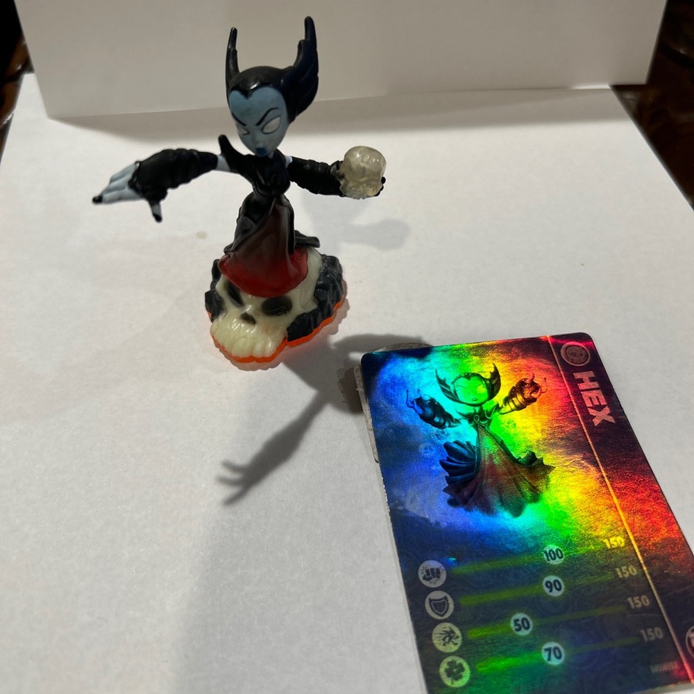 Skylanders Giants Lightcore Hex Activision Action Game Figure Card/code.
